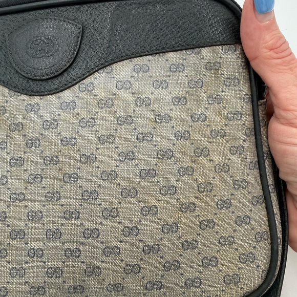 Gucci Gray Monogram Crossbody with Navy Trim - Picture 4 of 13